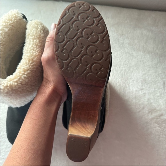UGG Black Leather bootie, Layne, women's 8. Like new condition. - Picture 7 of 15